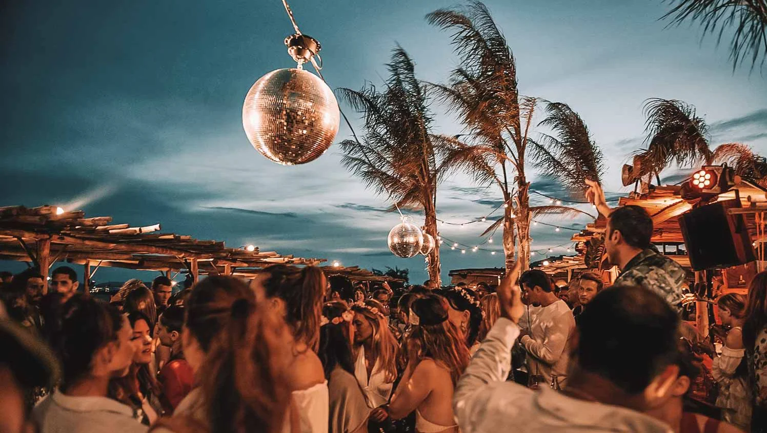 Friends toasting at a Cancún pool party